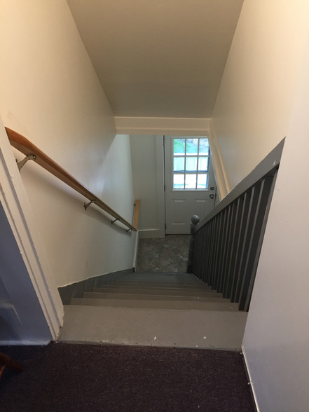 Building Photo - 127 Manhattan Dr