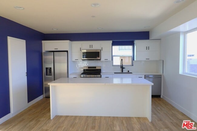 Building Photo - 778 W 25th St