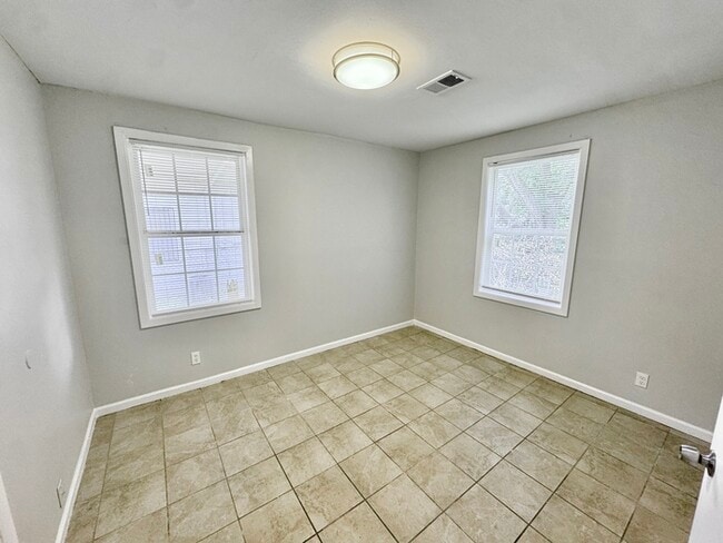 Building Photo - 1623 Harville St