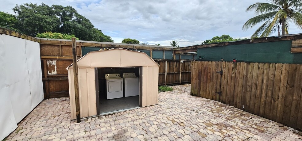 Building Photo - 1855 Sherman St