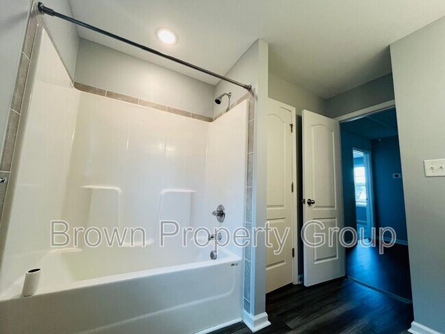 Building Photo - 2165 Stonewash Dr