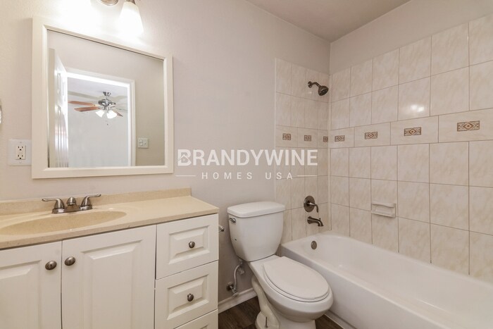 Building Photo - 1821 Whiteoak Dr