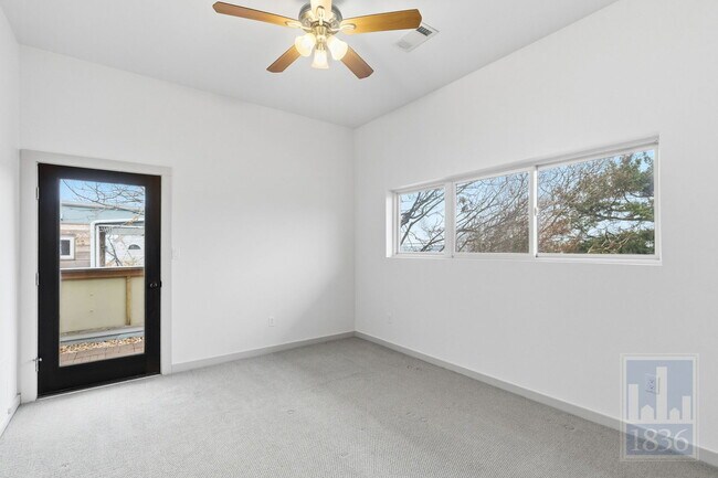 Building Photo - 1520 Parker Ln