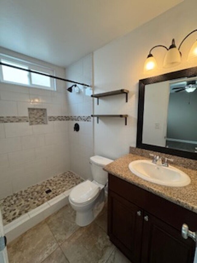 Building Photo - Charming 3 Bedroom 2 Bathroom Home Available for Rent!!