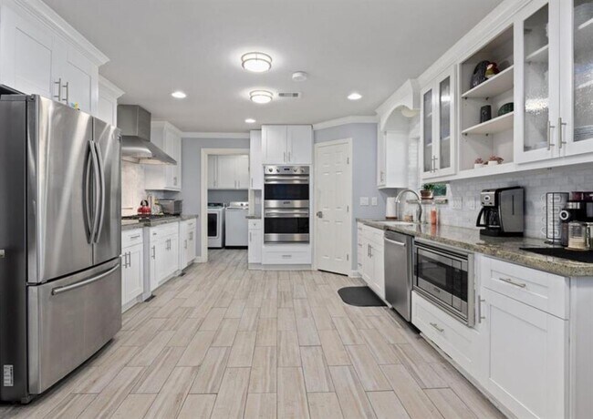 Building Photo - 4902 N Braeswood Blvd