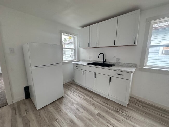 Building Photo - 1016 4th Ave