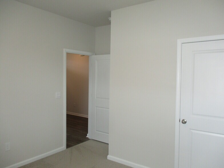 Building Photo - 1443 Porchfield Dr