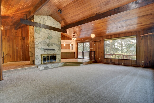 Building Photo - 2 Bed+ 2 Bath Home With Water View