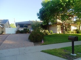 Building Photo - 6104 Lockhurst Dr