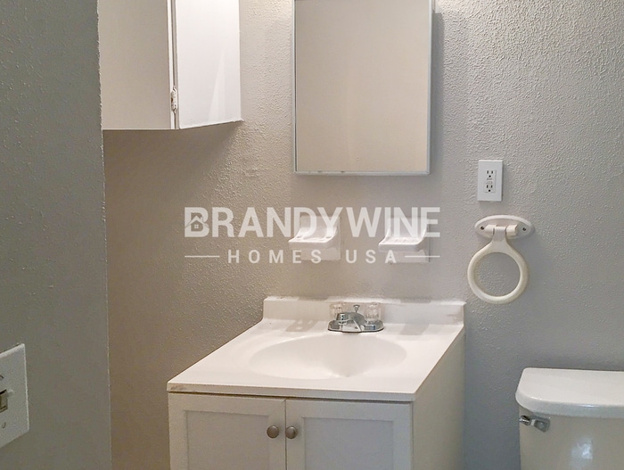 Building Photo - 10112 N Lantana Ave