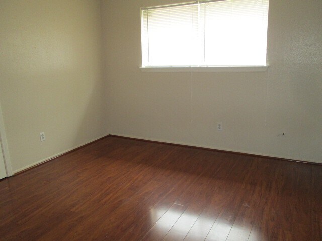 Building Photo - 811 Whispering Pine Dr