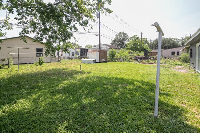 Building Photo - 3309 Proswimmer St