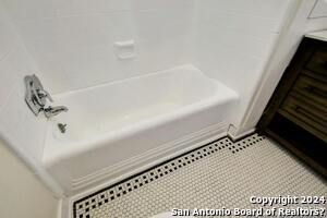 Building Photo - 423 W Woodlawn Ave