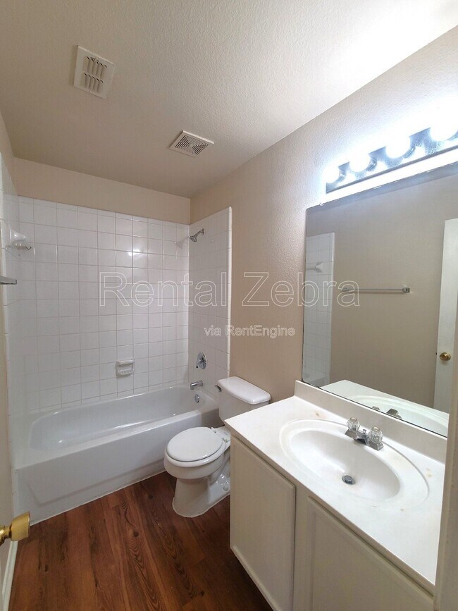 Building Photo - 2736 Murphy Dr