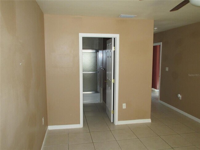 Building Photo - 464 Hippel St