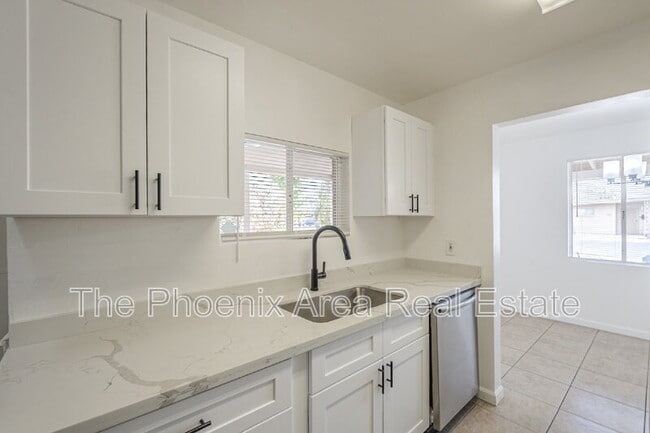 Building Photo - 787 W Flint St