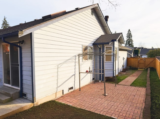 Building Photo - 23 113th Pl SE