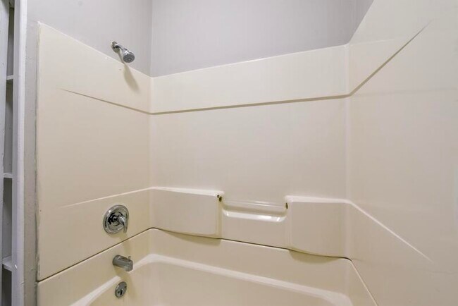 Building Photo - 530 S 30th St