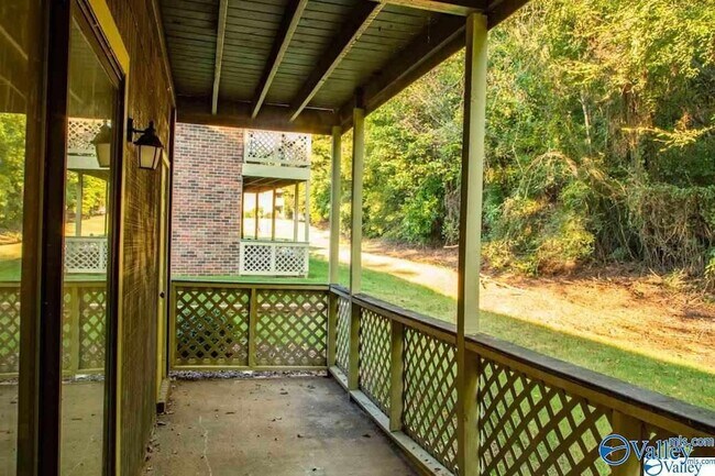 Building Photo - 4988-4987 7 Pine Cir