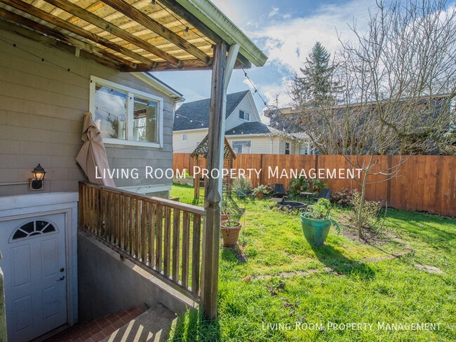 Building Photo - Bright Oversized Basement Apartment in Alb...