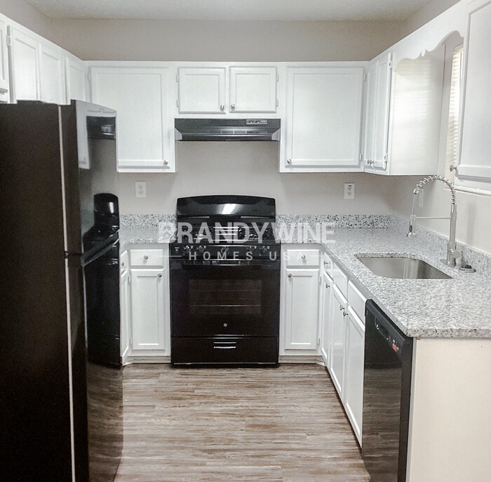 Building Photo - 2259 Hampton Dr