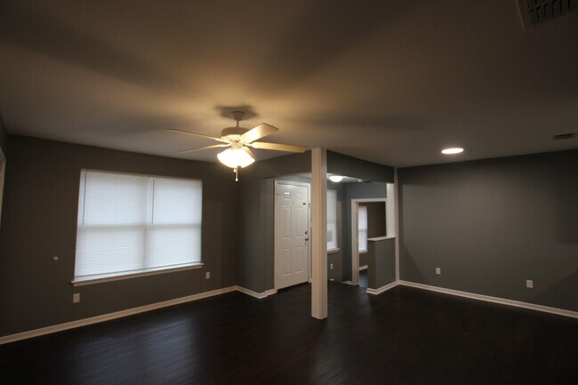 Building Photo - AVAILABLE: 4 Bedroom, 2 Bath in Tyler, Texas!