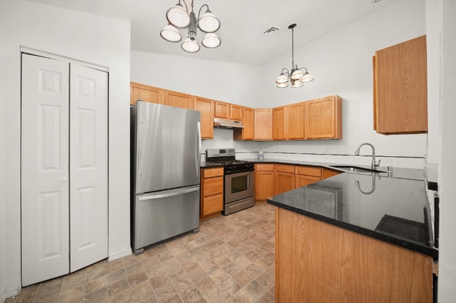 Building Photo - 1522 W Tenth Ave