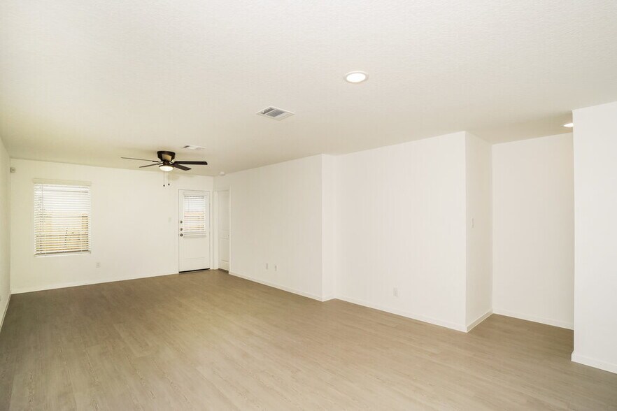 Building Photo - 2215 Burnet Rose