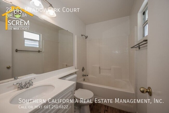 Building Photo - Three Bedroom Mayfair Home in Valencia