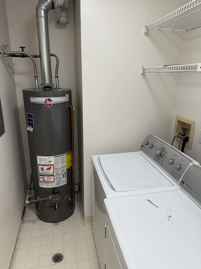 Building Photo - 30414 Orchard Lake Rd