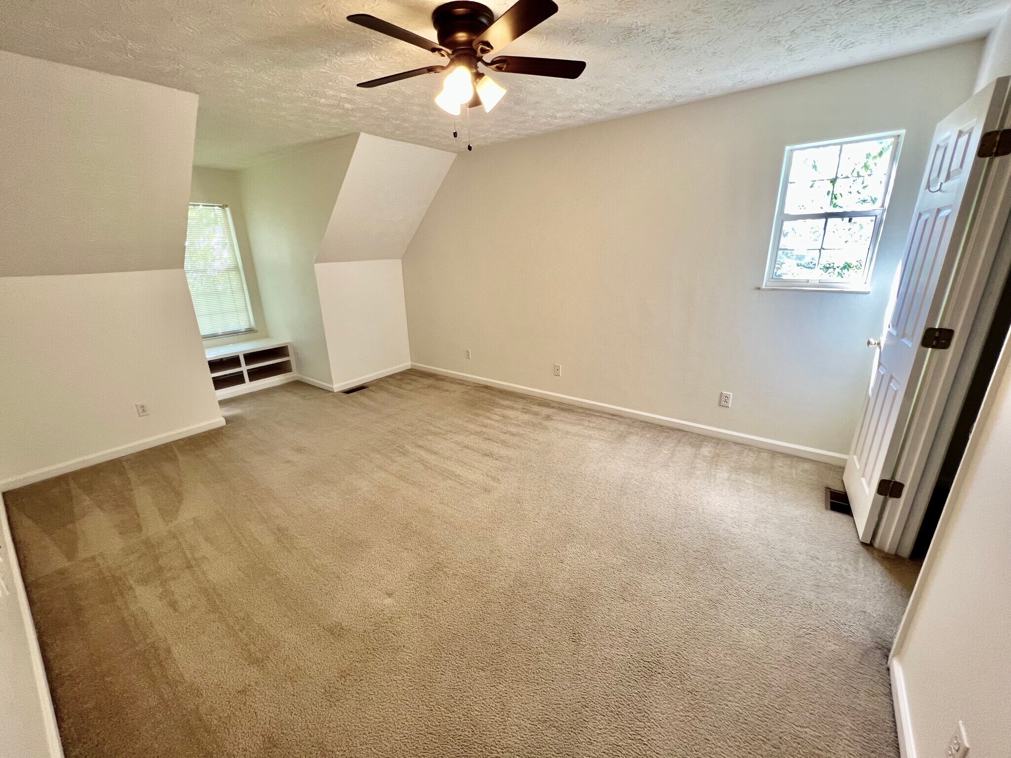 Building Photo - 717 Shady Springs Ln