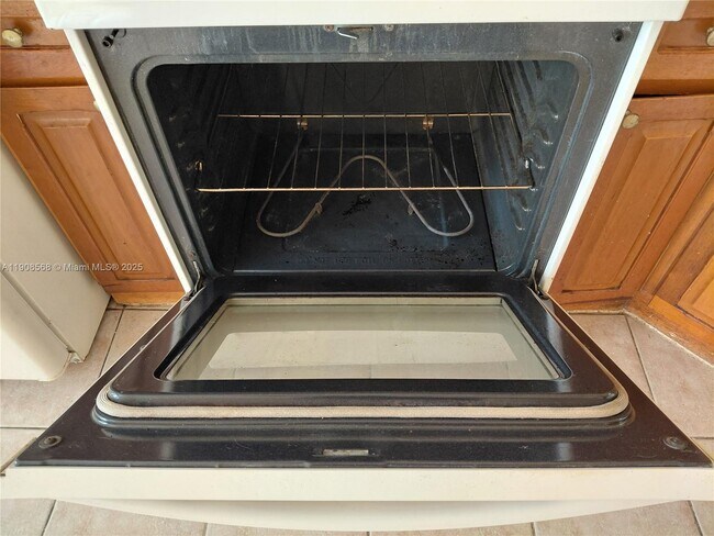 Building Photo - 83 NE 13th Ave