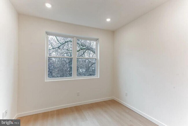 Building Photo - 6116 E Wister St