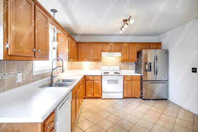 Building Photo - 1105 McDonough Cir