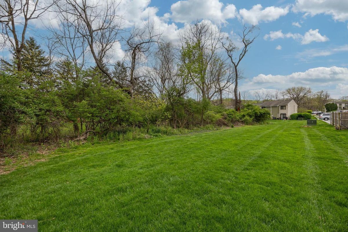 Building Photo - 1821 Valley Dr