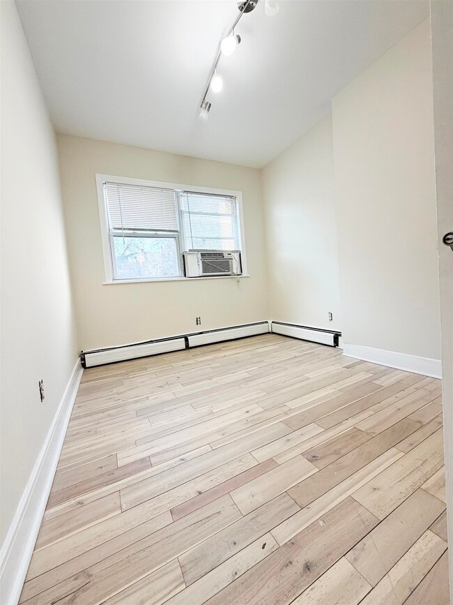 Building Photo - 6013 Buchanan Pl