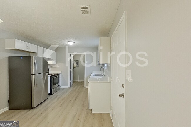 Building Photo - 320 Deer Park Dr