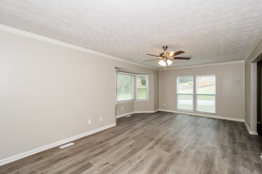 Building Photo - 1021 Sugar Springs Dr SW