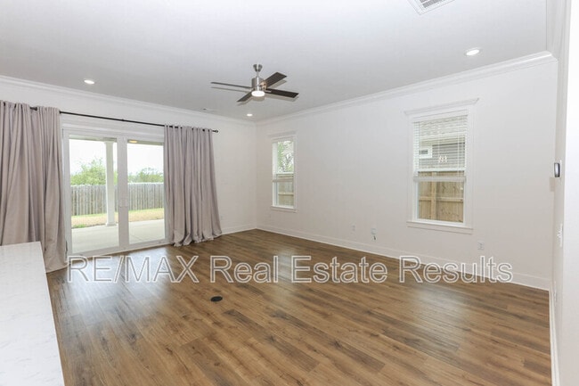 Building Photo - 1809 W Saddlebrook Ln