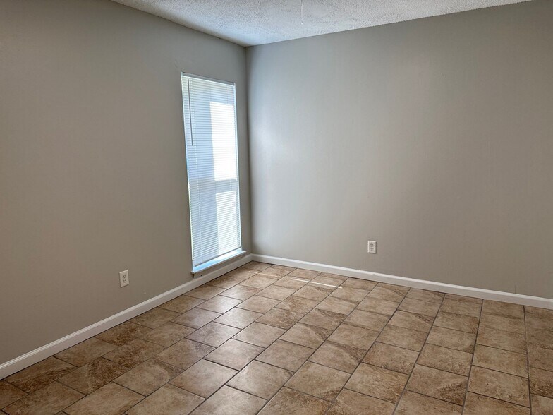 Building Photo - 32 Markwest Cv
