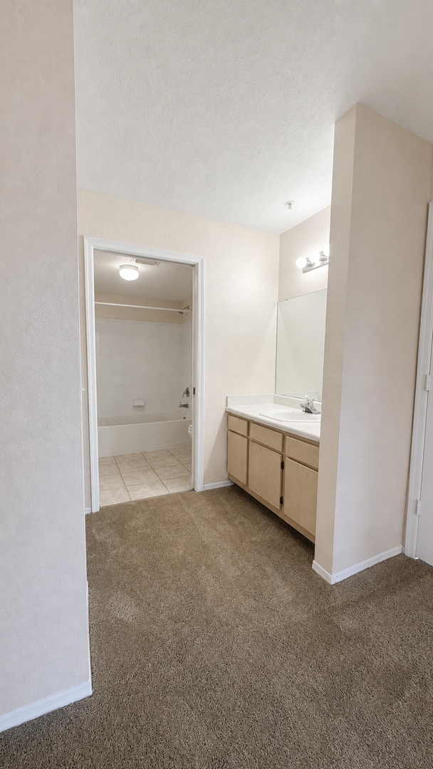 Building Photo - 13815 Fairway Island Dr