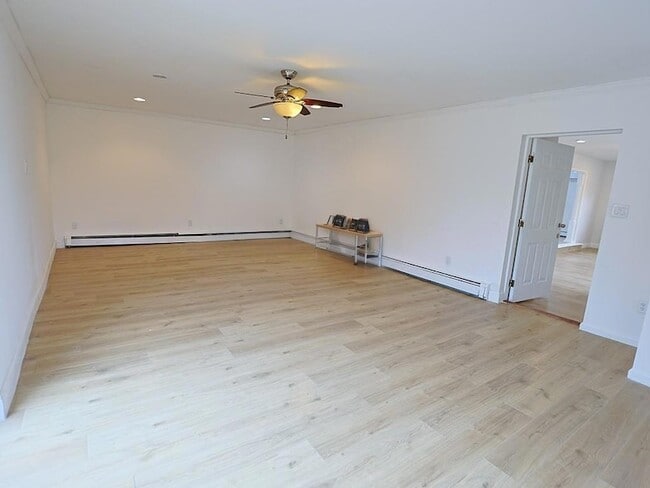 Building Photo - 1037 Ridgebury Rd