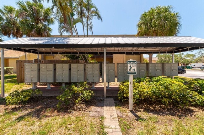 Building Photo - Desirable Location - 2-bed 2-bath Condo 5 ...
