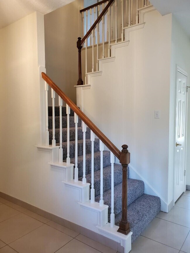 Building Photo - 7211 N Hearthstone Green Dr