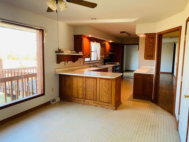 Building Photo - 41 E Hinton Rd