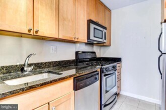 Building Photo - 1730 Arlington Blvd