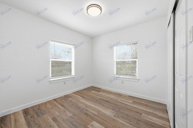 Building Photo - 5901 Farnsworth Ave