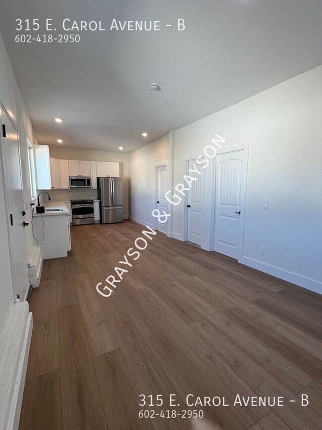 Building Photo - 315 E Carol Ave