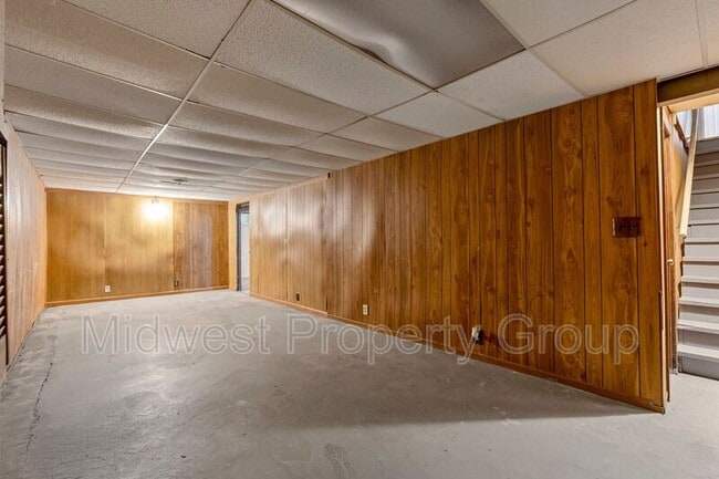 Building Photo - 1364 Farmview Ave