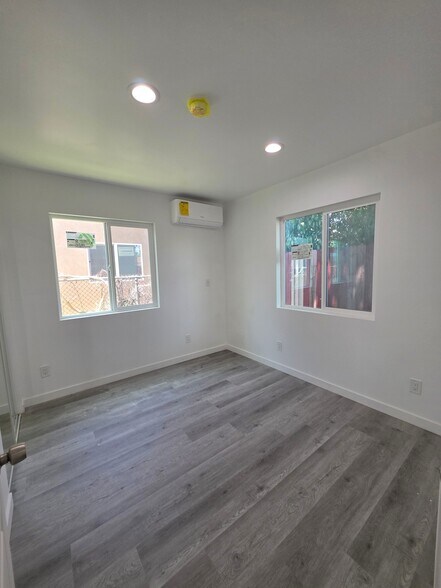 Building Photo - 635 W 51st St